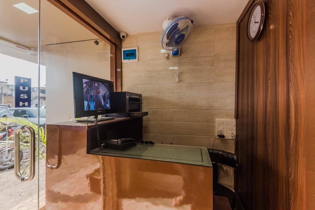 Awesome Dormitory - Men Only Mumbai Exterior photo