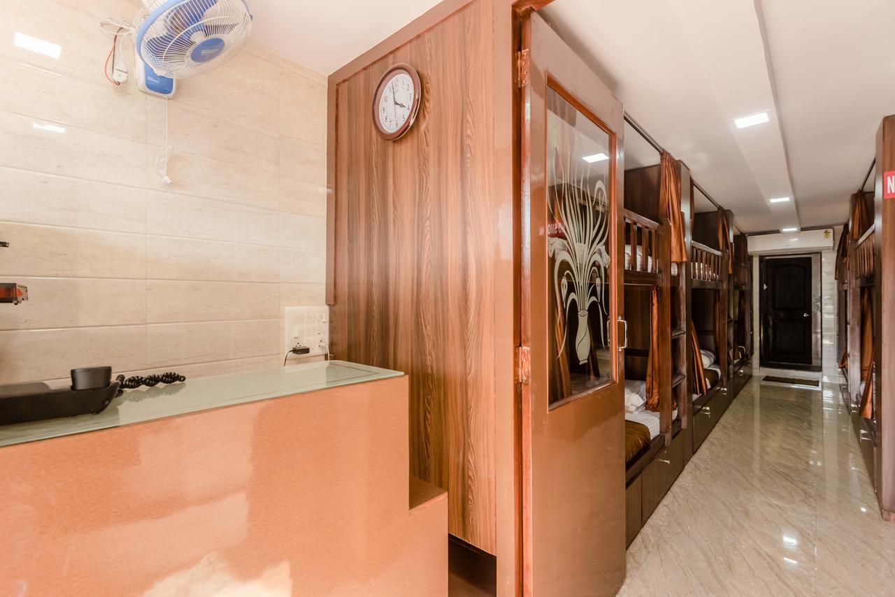 Awesome Dormitory - Men Only Mumbai Exterior photo